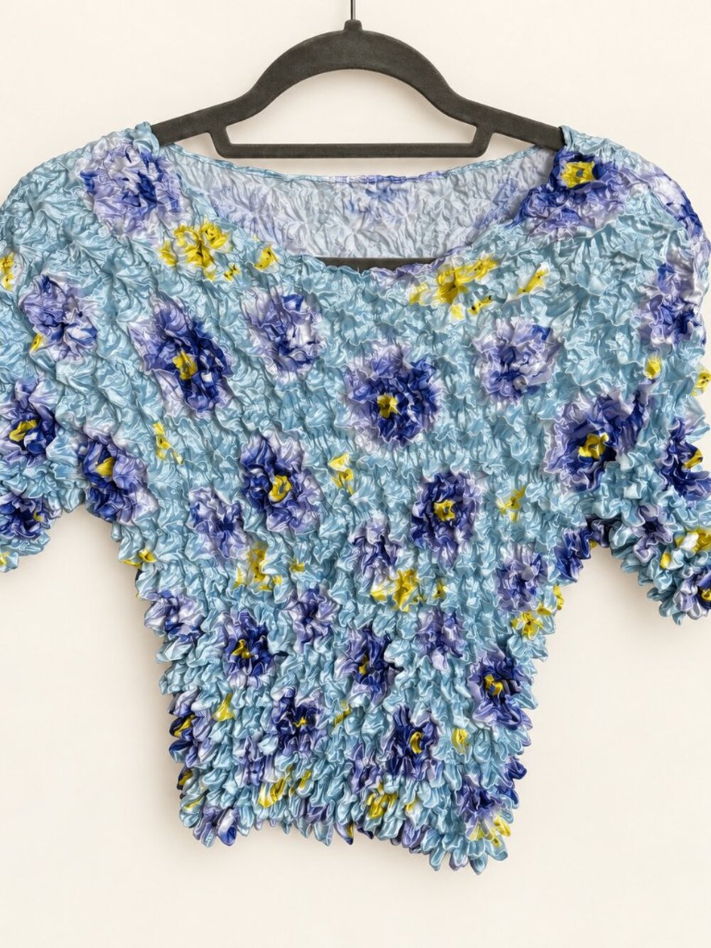 Blue Floral Popcorn Crinkle Stretch Short Sleeve Top Size Verify